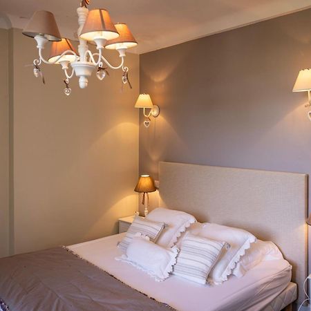Domaine De La Clauzure Hotel La Roche-Canillac Bagian luar foto