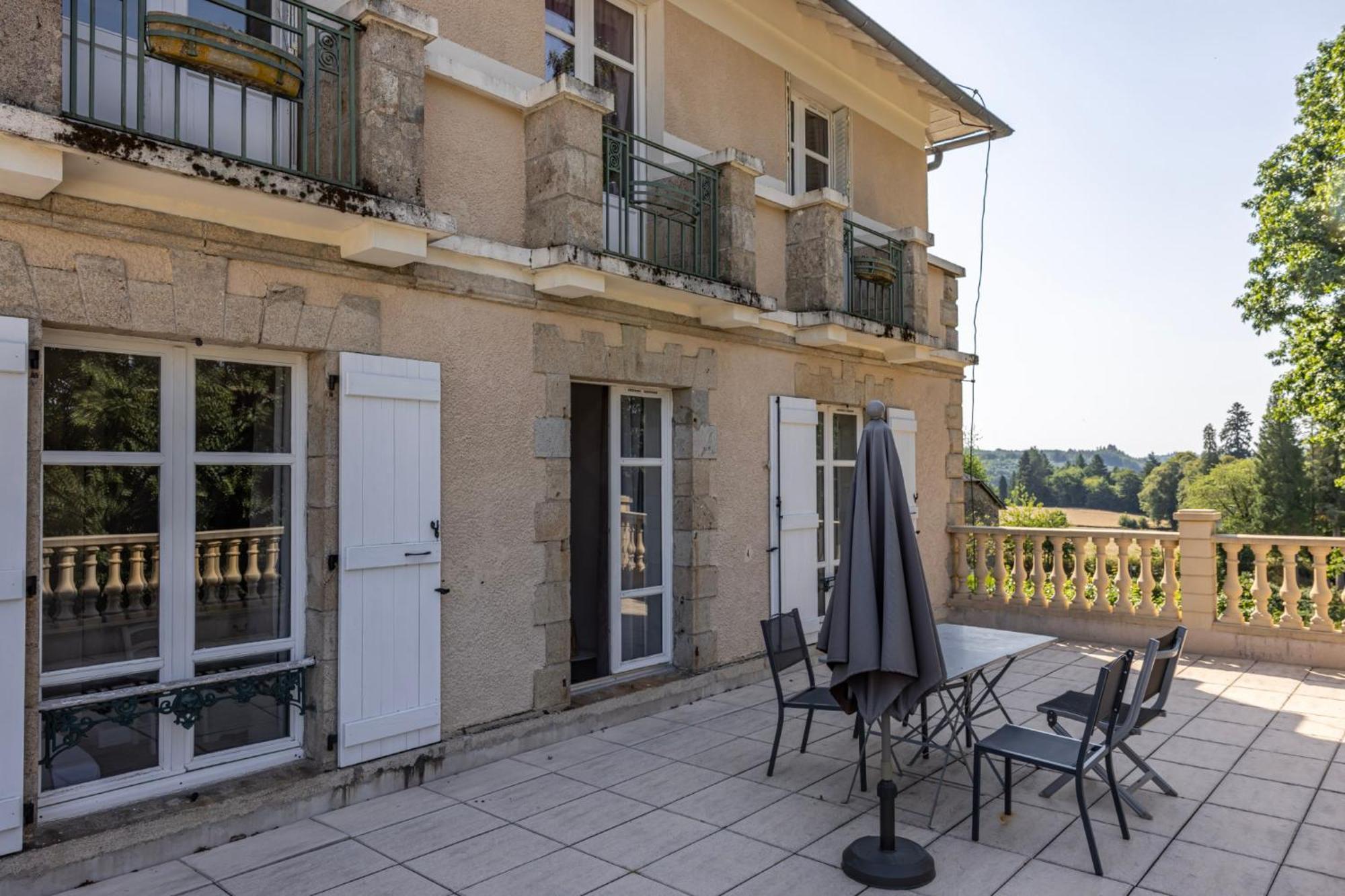 Domaine De La Clauzure Hotel La Roche-Canillac Bagian luar foto